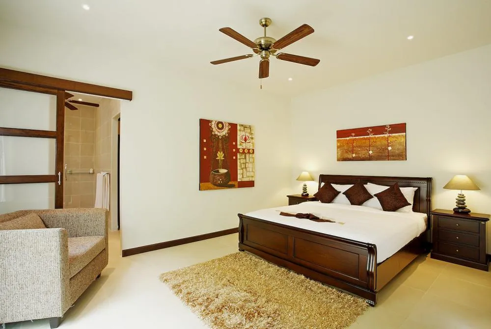 Bedroom 5 with king size bed, shared en-suite bathroom and direct access to the outside garden area