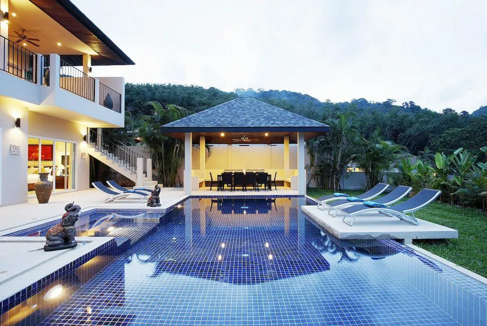 Sala, with outside dining area, perfect for enjoying al fresco dining or evening BBQs