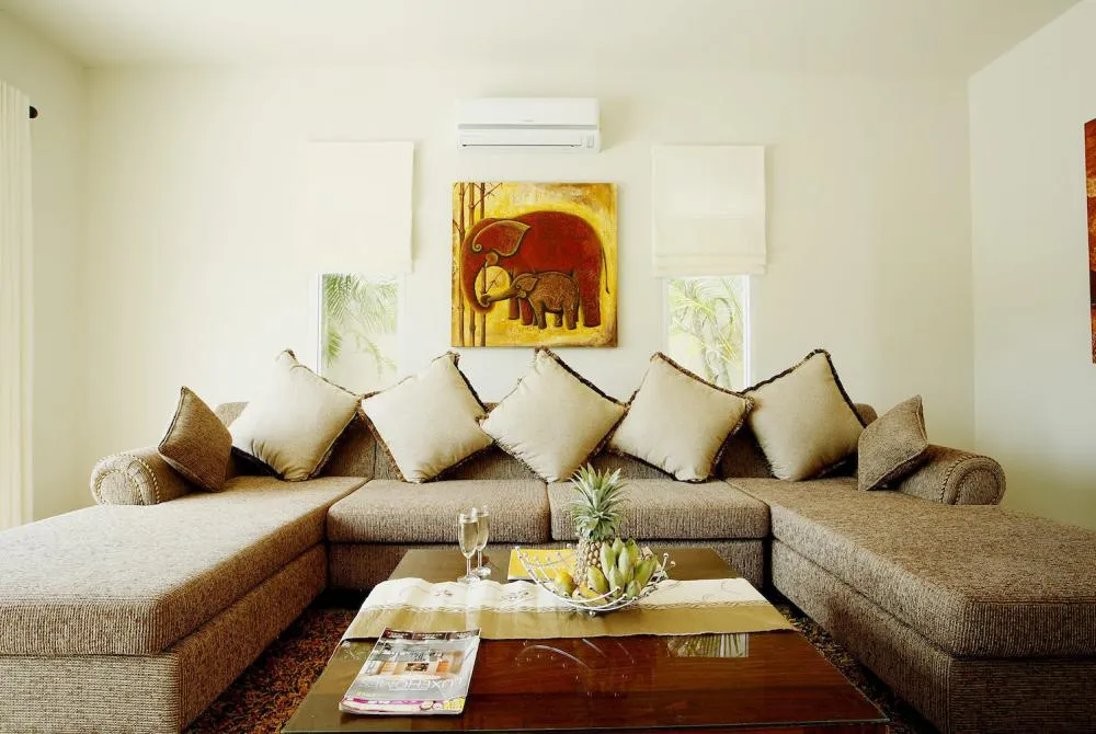 Second living room, complete with large soft sofa, idea for relaxing during the day