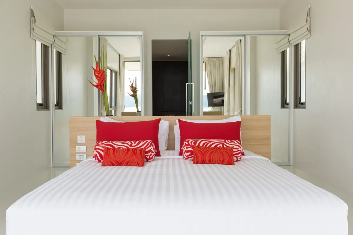 Master Bedroom (Red Room)