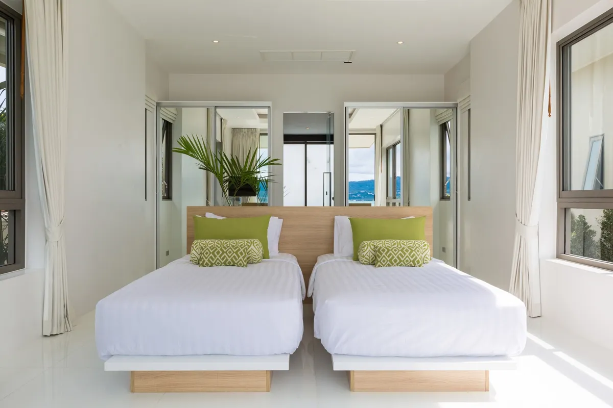 Master Bedroom (Lime Room) Twin Beds/Super King Size