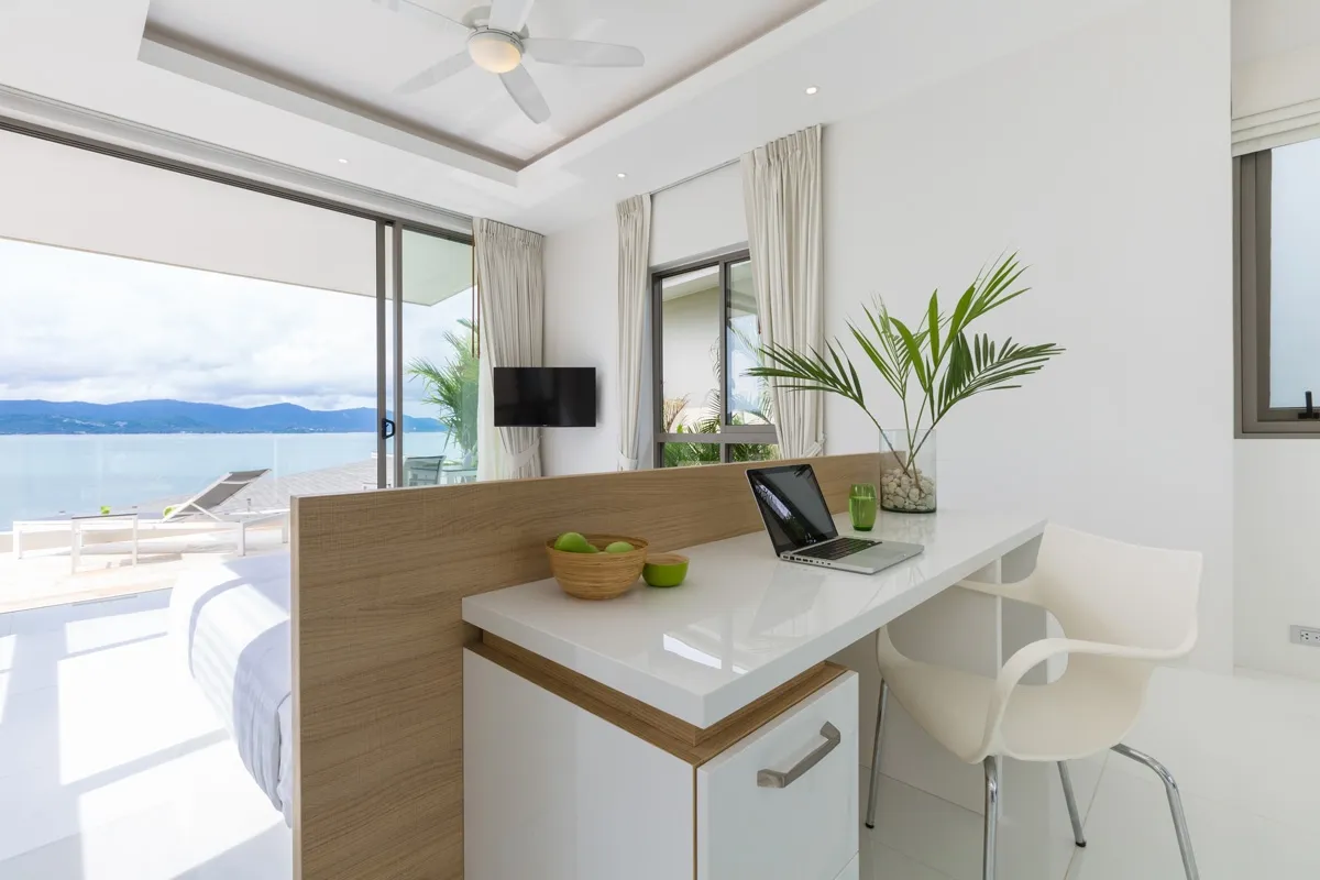 Master Bedroom (Lime Room) Desk area