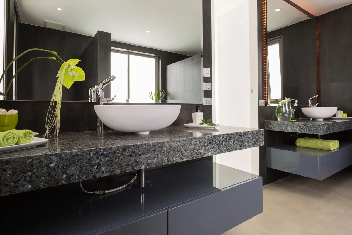 Master Bedroom (Lime Room) ensuite